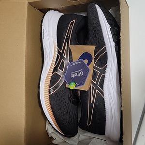 NWT Women's ASICS running shoes, size 8.5 black and rose gold